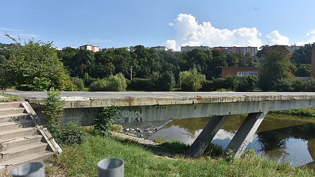 Lvka u prmyslov koly ve Vsetn je v havarijnm stavu (z 2022)