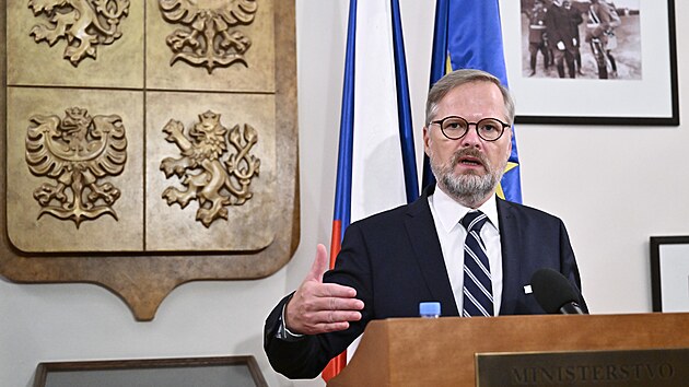 Premir Petr Fiala po bilann nvtv s ministryn obrany Janou ernochovou (15. z 2022)