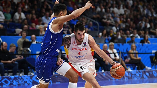 panlsk basketbalista Juancho Hernangomez brn  Shawna Huffa z Finska.