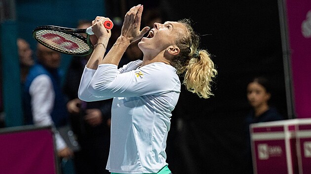 Kateina Siniakov se raduje z triumfu na turnaji  v Portoroi.
