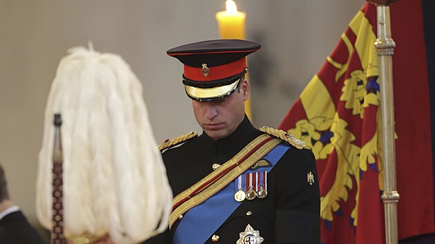 William, princ z Walesu, syn krále Karla III. a princezny Diany na smuteční vigilii u rakve královny Alžběty II. (17. září 2022)