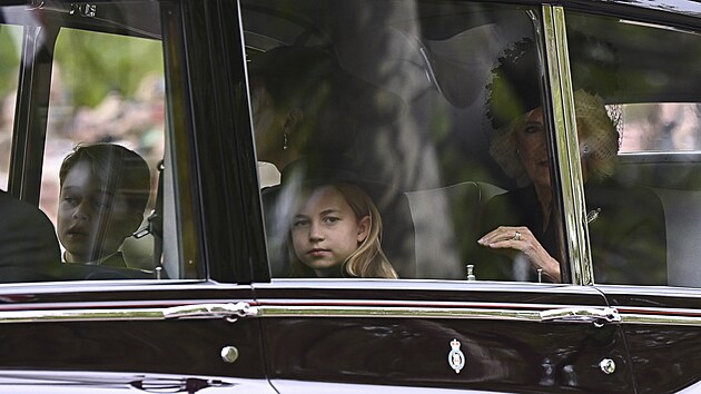 Princ George, princezna Charlotte, princezna z Walesu Kate a krlovna cho...