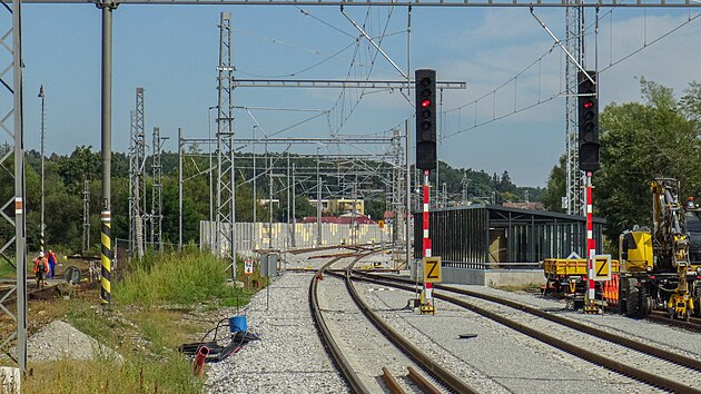 Na táborském zhlaví stanice Soběslav probíhalo začátkem září 2022 napojování nové tratě. Druhá kolej by měla být zprovozněna během podzimu.
