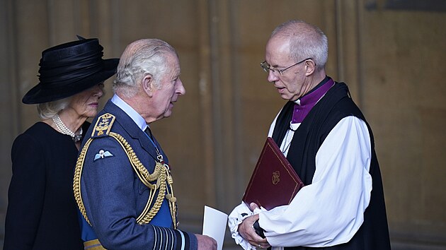 Kr�lovna cho� Camilla, kr�l Karel III. a arcibiskup z Canterbury Justin Welby (Lond�n, 14. z��� 2022)