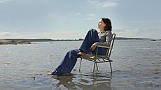 Kombinace vysokého pasu a le�érních nohavic je �ádaná nejen na d�ínech, ale i...