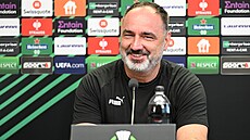 Slávistický kou� Jind�ich Trpi�ovský na tiskové konferenci p�ed soubojem s FC...