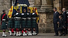 Rakev s Alžbětou II. dorazila do Edinburghu. (11. září 2022)
