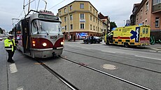 V sobotu ráno srazila tramvaj chodce v Prbné ulici v Praze. (17. záí 2022)