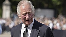Britský král Karel III. po píjezdu k Buckinghamskému paláci. (9. záí 2022)