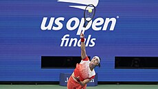Uns Dábirová podává ve finále US Open.