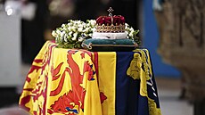 Na rakev královny Alžběty II. byla během bohoslužby v katedrále svatého Jiljí... | na serveru Lidovky.cz | aktuální zprávy