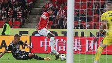 Ewerton proniká do pokutového území Bud�jovic.