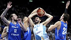 Kostas Papanikolaou v obleení eských hrá.