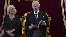 Král Karel III. a královna cho Camilla bhem zasedání Nástupnické rady v...
