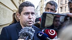 Andrej Babi� mlad�í p�i�el k soudu sv�d�it v dota�ní kauze �apí hnízdo. (16....