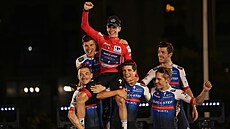 Belgický cyklista Remco Evenepoel slaví celkové vít�zství �pan�lské Vuelty se...