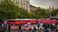 Ped panlským parlamentem v Madridu v pondlí demonstrovali majitelé...