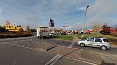 K�i�ovatce s odbo�kou ke Globusu uleh�í nový odbo�ovací pruh.