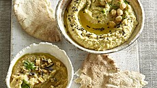 Lilkov� kavi�r a hummus s pita chlebem