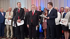 SPD představila svého prezidentského kandidáta Jaroslava Baštu (stojí mezi... | na serveru Lidovky.cz | aktuální zprávy