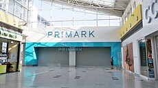 První zákazníci vstoupí do brnnského Primarku v obchodním centru Olympia ve...