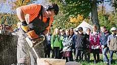 Ukázka kouzel s pilou