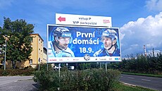 Billboard s Jaromírem Jágrem a Michaelem Frolíkem poutající na první domácí...