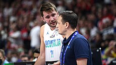 Luka Don�i� ze Slovinska se obrací na svého trenéra Aleksandera Sekuli�e.