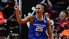 Alyssa Thomasová v dresu Connecticut Sun se raduje bhem finále WNBA.
