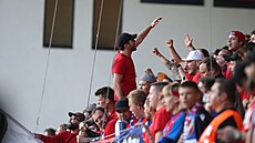 Fanou�ci Plzn� b�hem zápasu Ligy mistr� s Interem Milán.
