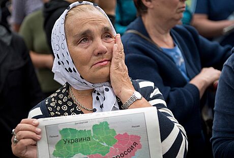 ena s mapou Novoruska na demonstraci proruských separatist v Doncku (18....