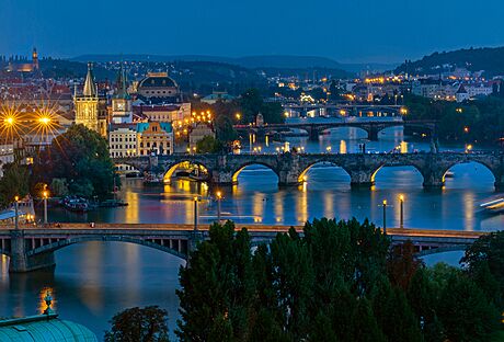 Co by byla Praha bez svých ikonických most! Vedle neopakovatelných zaoblených...
