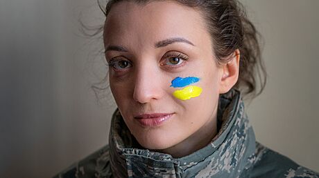 Kolik je v ukrajinské armád cizinek dobrovolnic, nikdo pesn neví. Jejich statenost ale dosahuje obrovských rozmr.