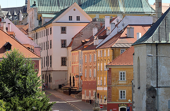 Dominikánský kláter napojený na kostel sv. Václava v horní ásti Kamenné ulice...