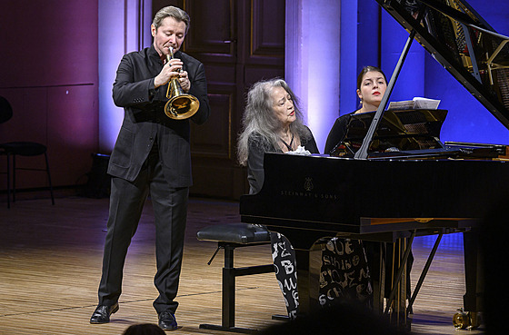 Trumpetista Sergej Nakarjakov a pianistka Martha Argerichová na koncert...