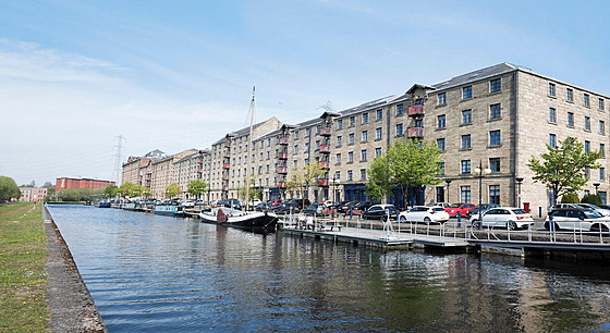 Forth & Clyde Canal vede i centrem Glasgow. Studie se vak zamila na severní...