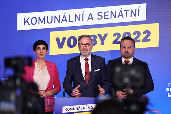 Petr Fiala hovoí na tiskové konferenci ve tábu koalice SPOLU. (24. záí 2022)