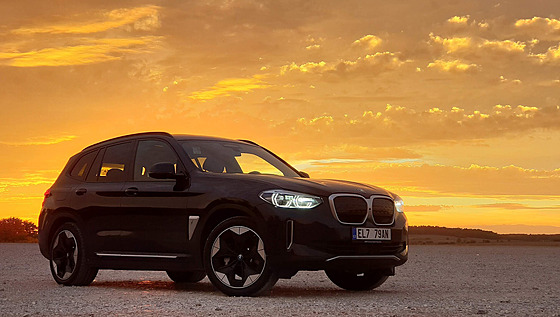 BMW ukazuje, že i poměrně velké a luxusní elektrické SUV může mít nízkou spotřebu ....