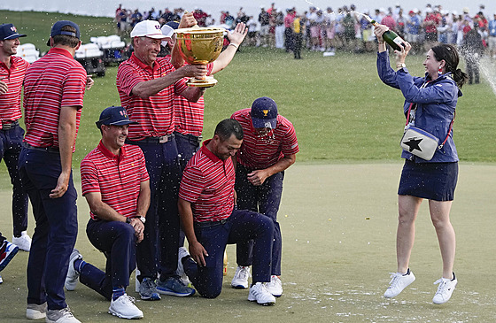 Amerití golfisté s Prezidentským pohárem.