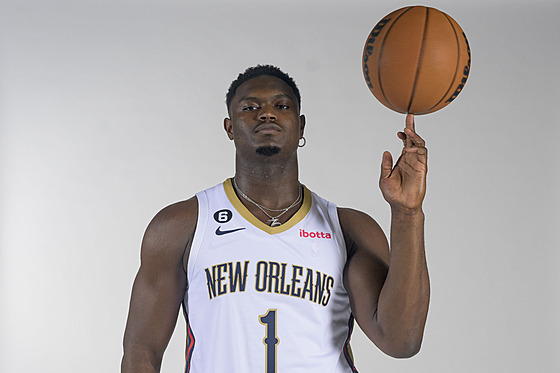 Zion Williamson z New Orleans Pelicans se po roce vrací do hry.