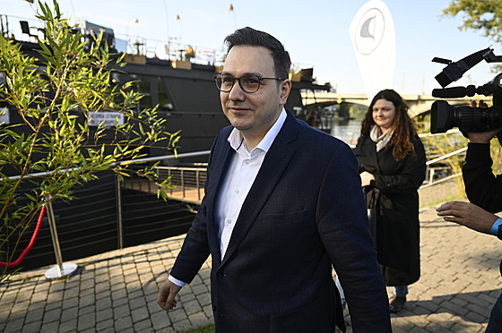Ministr zahranií Jan Lipavský pichází do volebního tábu Pirátské strany....