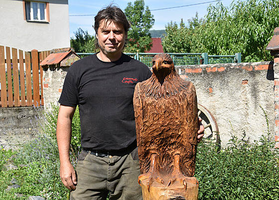 D�evo�ezbá� Libor Belfín �ije ve Výrov� nedaleko �vihova na Klatovsku. Práce se...