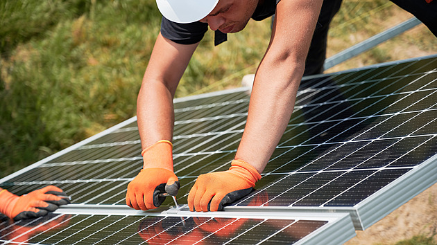 Solární panely a čerpadla zažívají boom. Zájem Čechů se rekordně znásobil