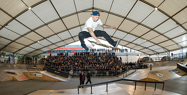 Hecovali jsme se. Světová elita si vychutnala skateboarding na Štvanici