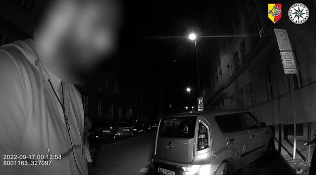 Tady máte šest tisíc a už to neudělám, sliboval policistovi opilý řidič