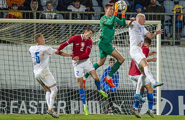 Chybí sparťané i hráči z Brna, kouč jedenadvacítky dává šanci jedenácti nováčkům