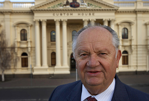 Podnikatel Josef Chromý slaví 95. narozeniny. V Austrálii proslul jako uzenář i vinař