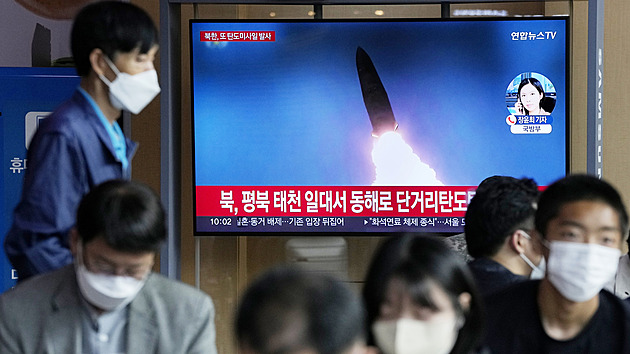 Severní Korea odpálila balistickou střelu. Soul se obává i testu úderu z ponorky
