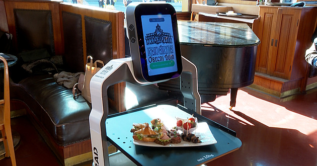 V kavárně Obecní dům hosty obsluhují roboti, mají hlavně zrychlit provoz