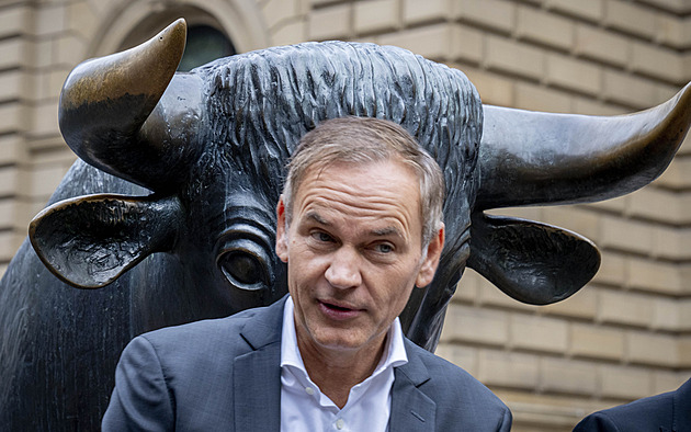 VW plánuje zvýšení platů nejvyššího vedení. Pro šéfa 356 milionů ročně